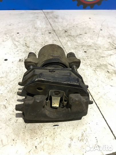 Суппорт передний правый Volkswagen Jetta 5