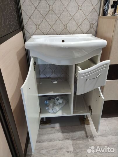 Тумба с раковиной для ванной