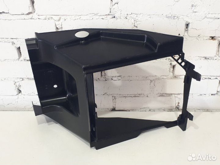 Дефлектор интеркулера передний левый Land Rover