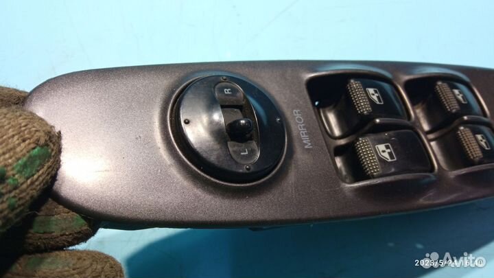 Блок управления стеклоподъёмниками Hyundai Elantra