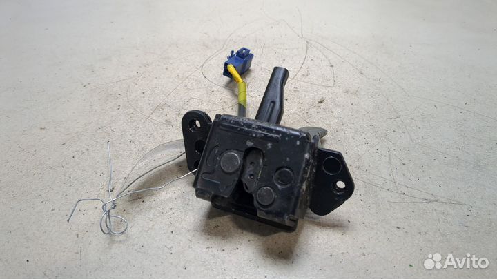 Замок багажника Toyota Yaris, 2008