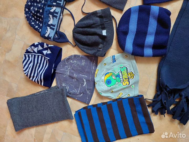 Много шапок для мальчика