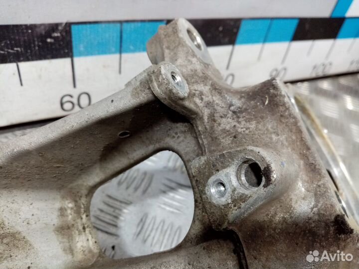 Б/У Кулак поворотный передний правый#001