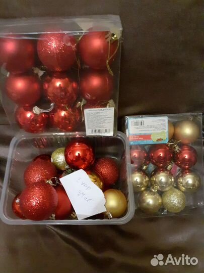 Новогодние украшения; парики, борода деда мороза