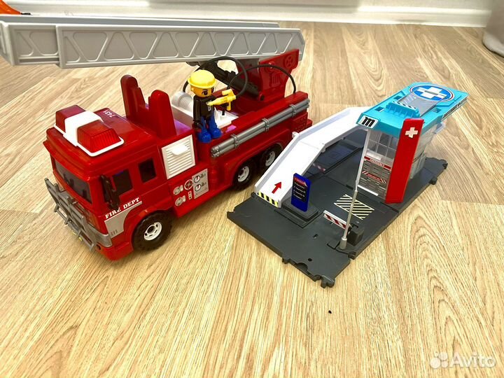 Пожарная машина и парковка