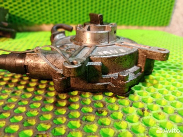 Насос вакуумный Mercedes-Benz E-Класс