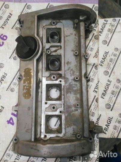 Клапанная крышка Volkswagen Passat B5 1