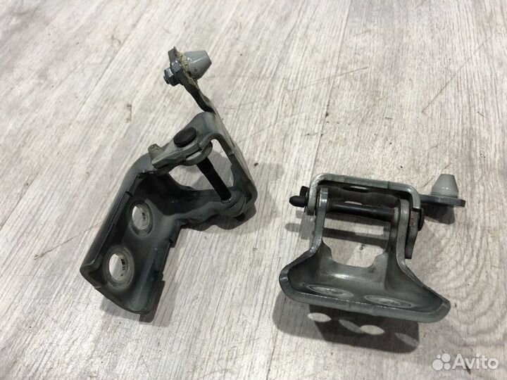 Петли двери передние правые Peugeot 308 EP6 2010