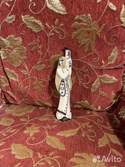 Девушка с кувшином