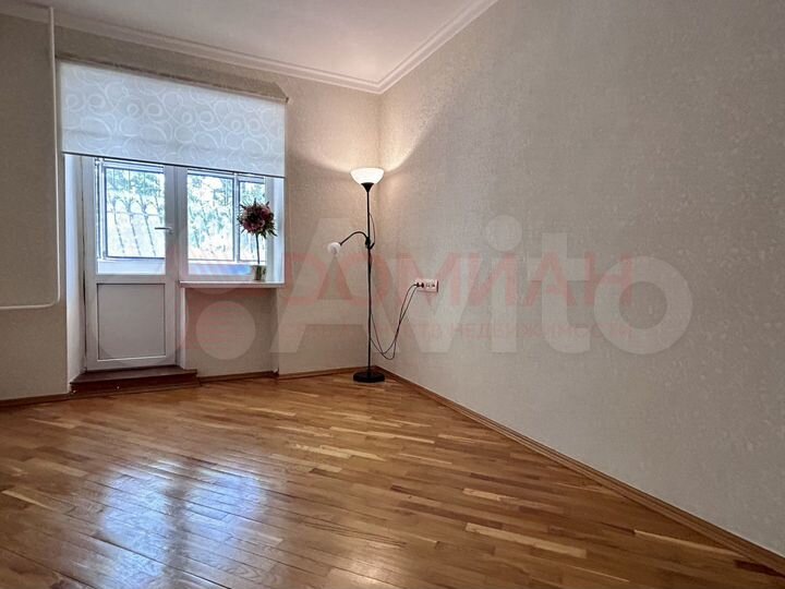 2-к. квартира, 52 м², 1/10 эт.