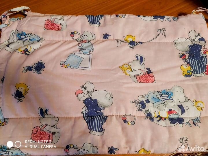 Отдам противоударники в кроватку