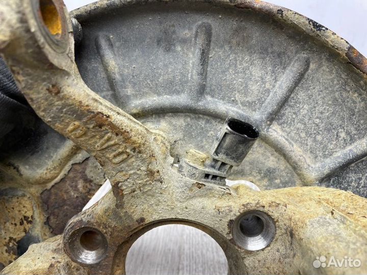 Кулак поворотный передний левый Skoda Superb scout