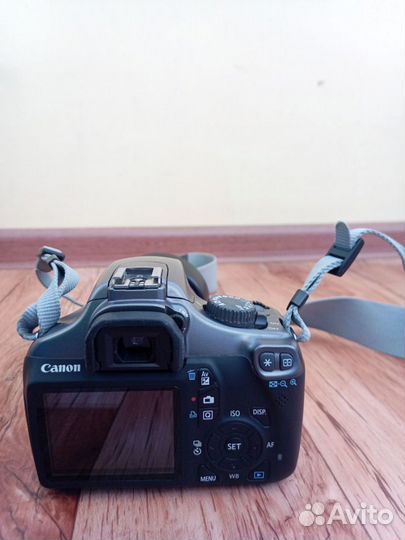 Canon EOS 1100D Kit EF-S 18-55mm f/3.5-5.6 +SD 8gb