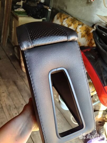 Подлокотник