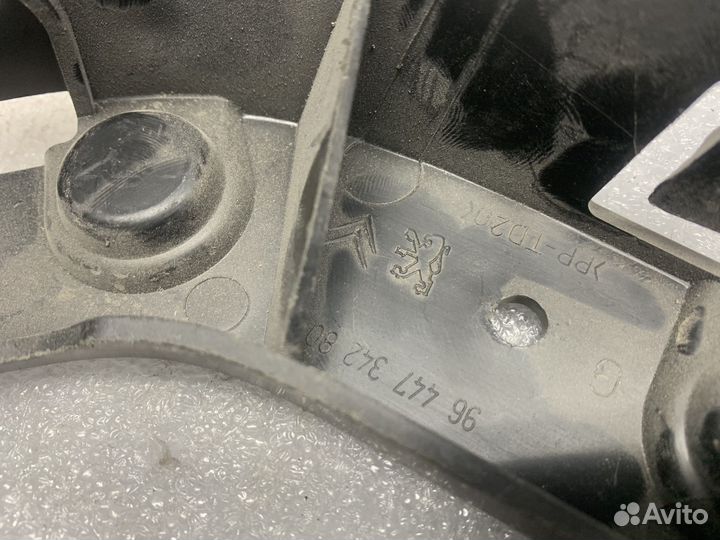 Кронштейн бампера переднего Peugeot 307