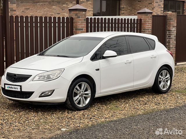 Opel Astra 1.4 AT, 2011, 174 883 км с пробегом, цена 795000 руб.