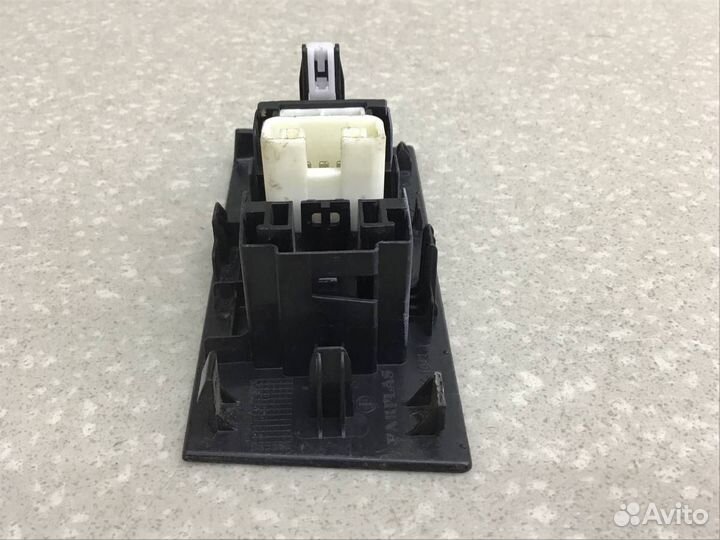 Кнопка стеклоподъемника Toyota Corolla (NRE180) 2013-2019 7427202620C0