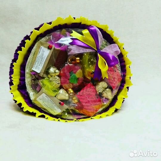 Букет из чая, кофе, сладостей