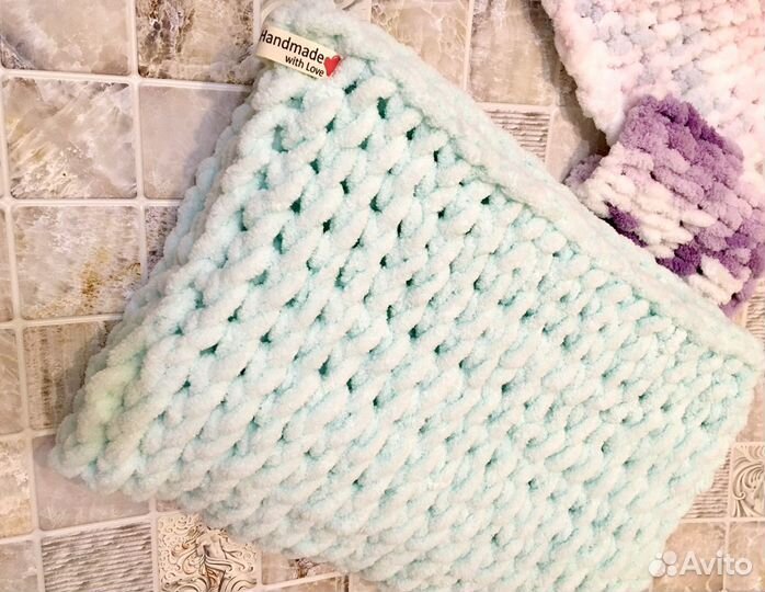 Нежный плед ручной работы