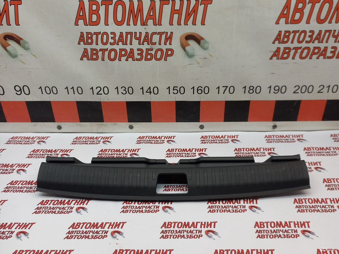 Накладка замка багажника Джили Монжаро