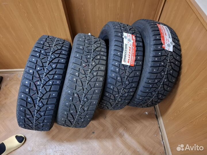 Bridgestone Blizzak Spike-02 SUV 225/60 R17