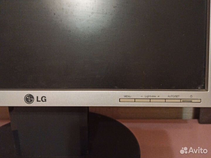 Монитор LG flatron L1750s