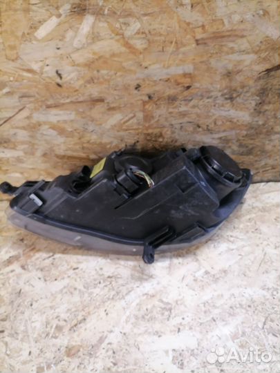 Фара правая галоген Volkswagen Golf 5 +