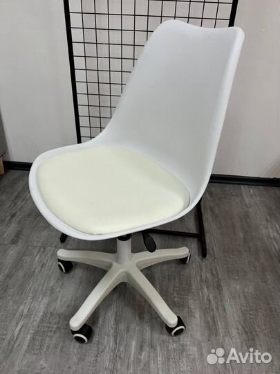 Стул кресло на колесиках