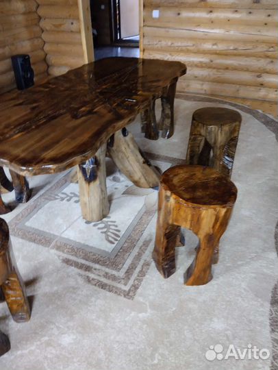 Стол обеденный