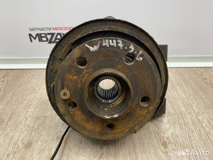 Кулак задний левый Mercedes W447 V
