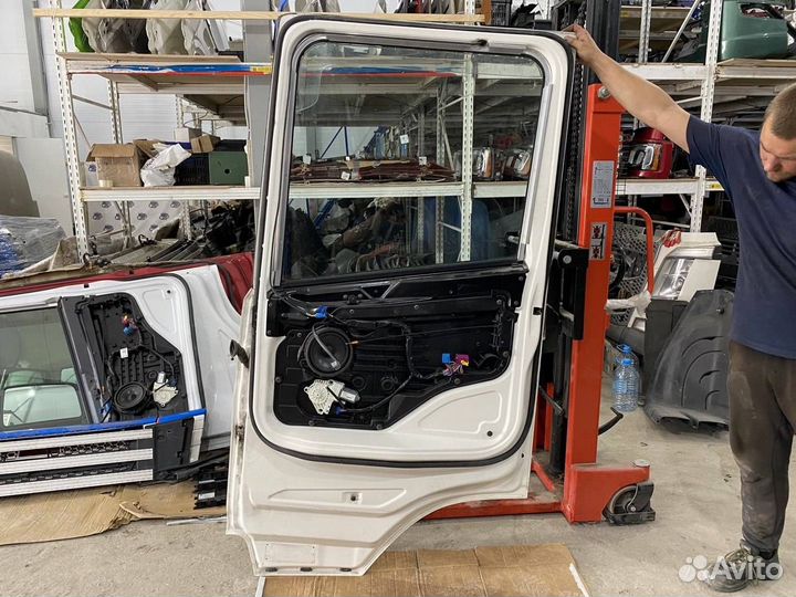 Дверь передняя правая Scania 6-series