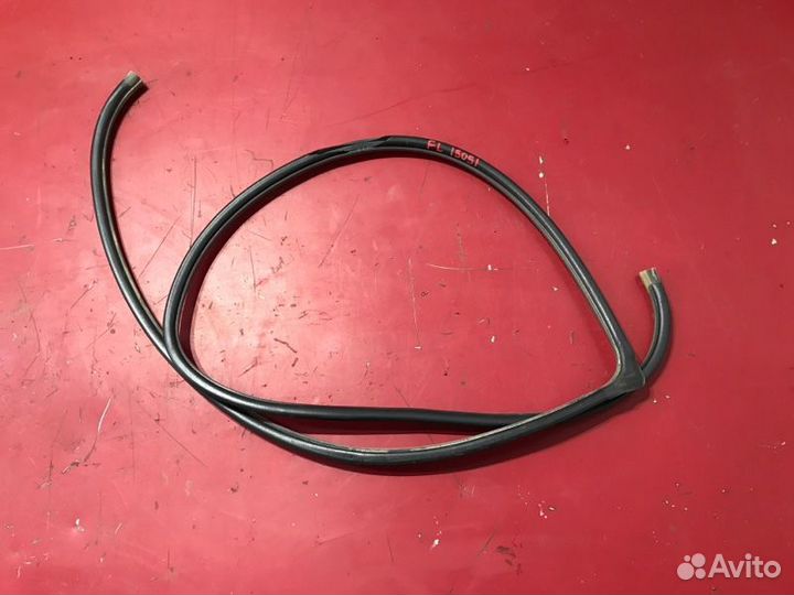 Уплотнитель проема двери передний левый Nissan