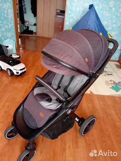 Продам прогулочную коляску BabyZz всесезонную