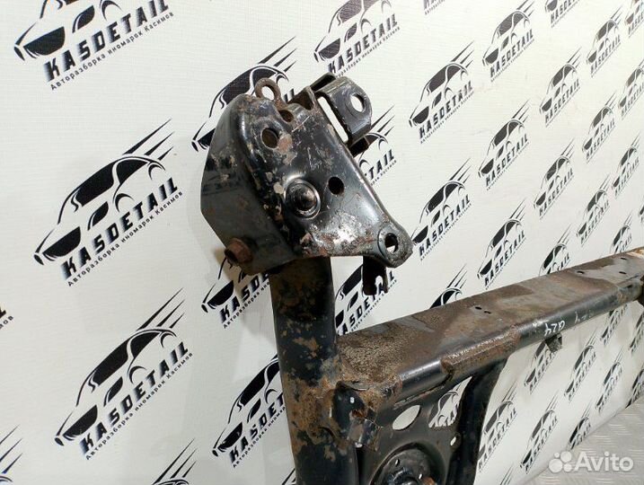 Балка подвески задняя Nissan Note E11 1.6 HR16DE