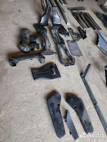 Передние и средние накладки стоек салона на 140