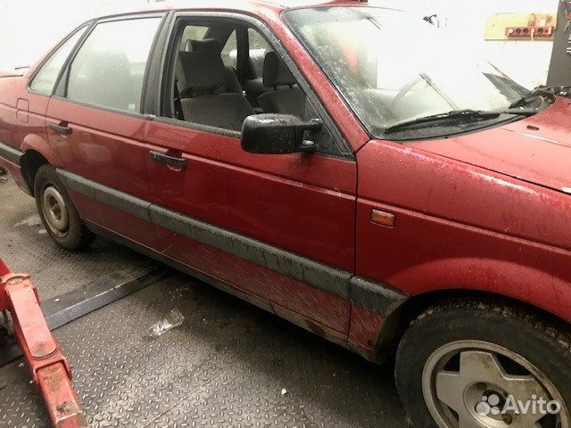 Разбор на запчасти Volkswagen Passat 3