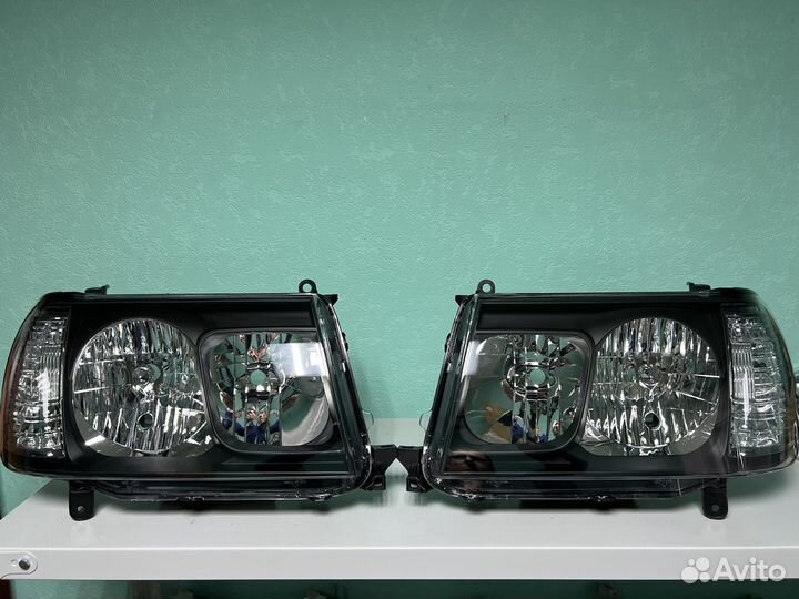 Фары Toyota Land Cruiser 100 “Koito”