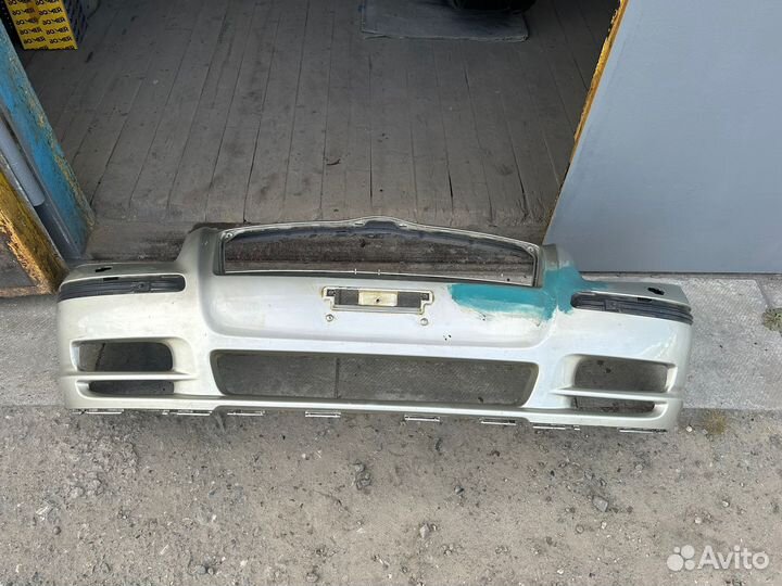 Передний бампер на тойота авенсис