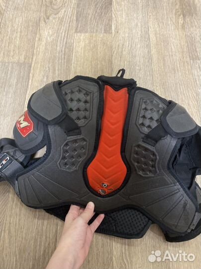 Нагрудник хоккейный