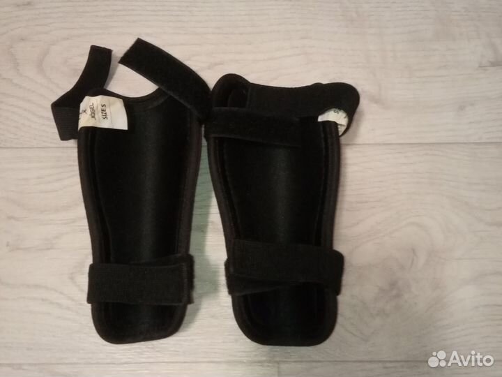 Щитки футбольные jogel