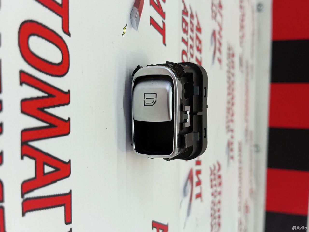 Кнопка стеклоподьемника передняя правая Воях