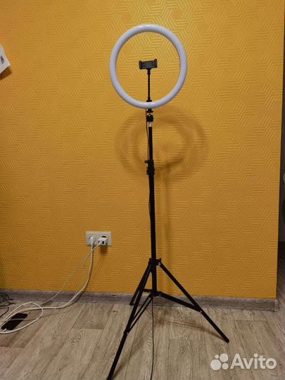Кольцевая лампа со штативом 32 RGB