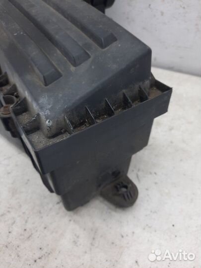 Корпус воздушного фильтра Skoda Yeti универсал 1.8