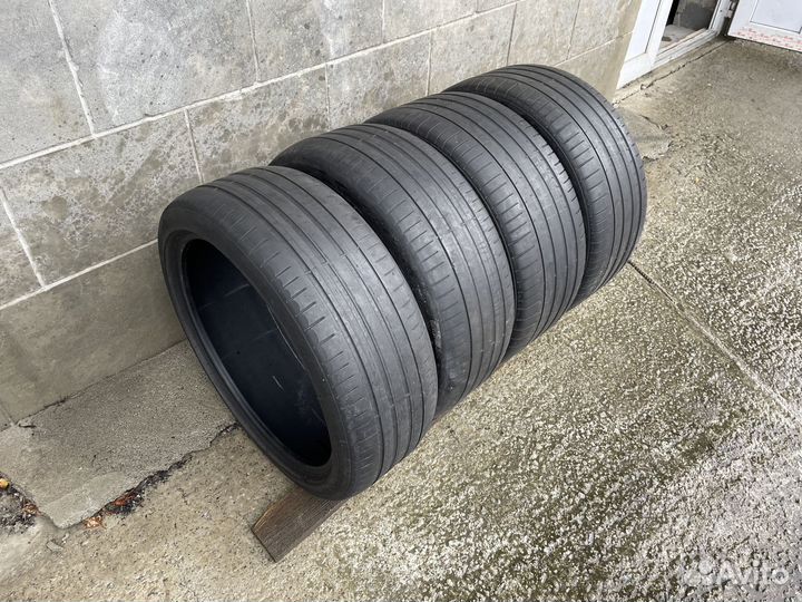 Pirelli P Zero 245/40 R21 и 275/35 R21 103Y