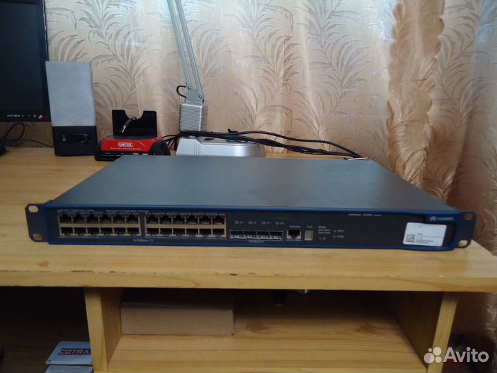 Коммутаторы Huawei и D-Link 24 порта