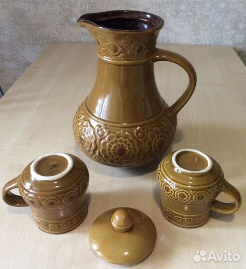 Кувшин керамический с двумя кружками