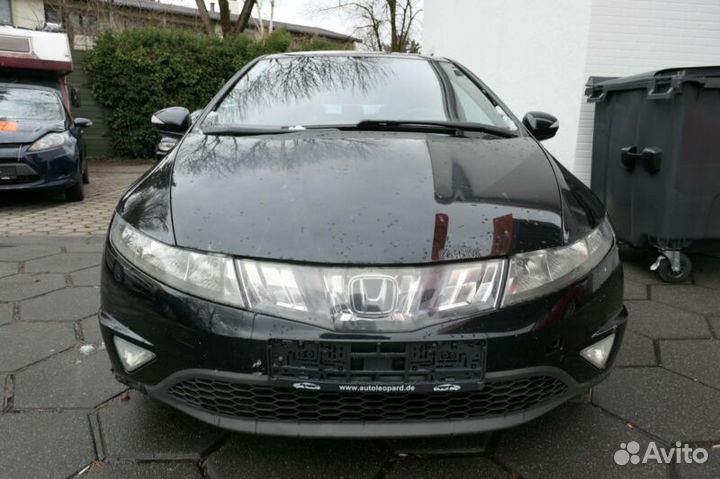 Радиатор от honda civic 8 5D 2005-2011