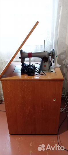 Швейная машина Чайка