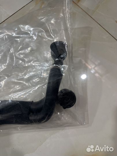 Патрубок системы охлаждения на Mercedes 167