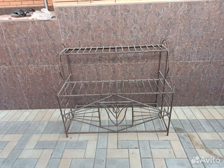 Подставка под цветы металлическая